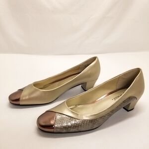 Easy Street Womans Size 8.5M  Pumps Slip On Metalic Bronze Gold Faux Snake Skin